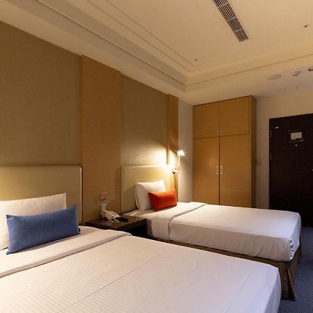 Ever Delightful Business Hotel Chiayi City Exteriör bild