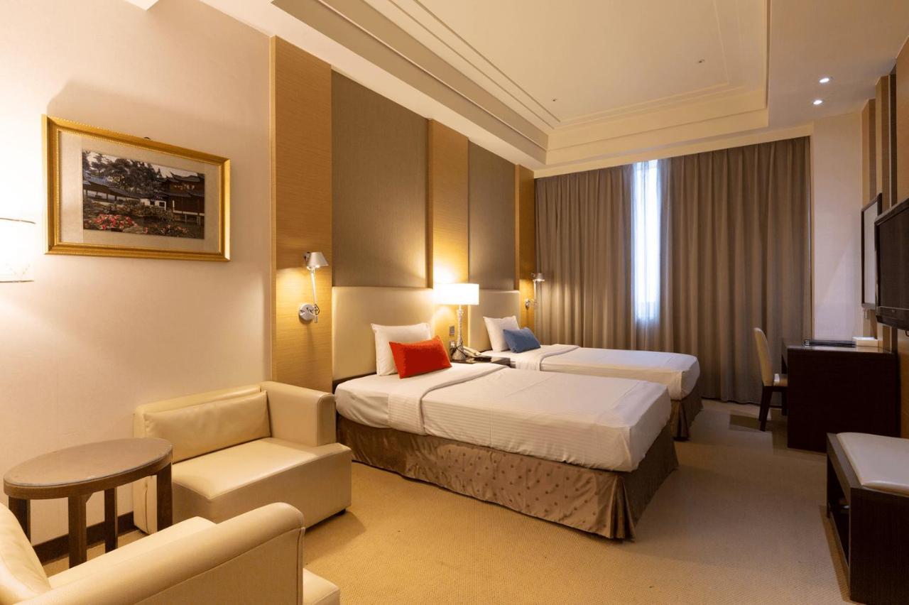 Ever Delightful Business Hotel Chiayi City Exteriör bild