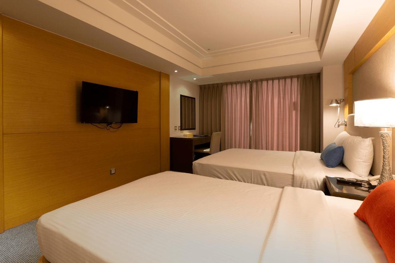Ever Delightful Business Hotel Chiayi City Exteriör bild