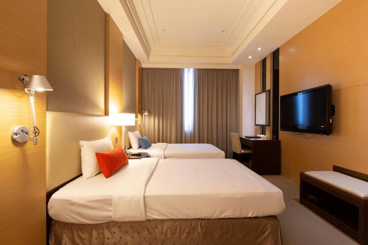 Ever Delightful Business Hotel Chiayi City Exteriör bild