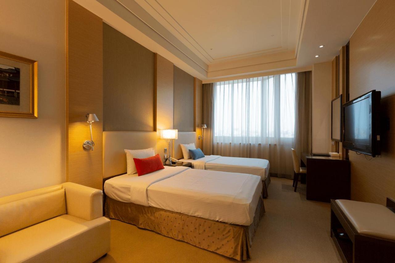 Ever Delightful Business Hotel Chiayi City Exteriör bild