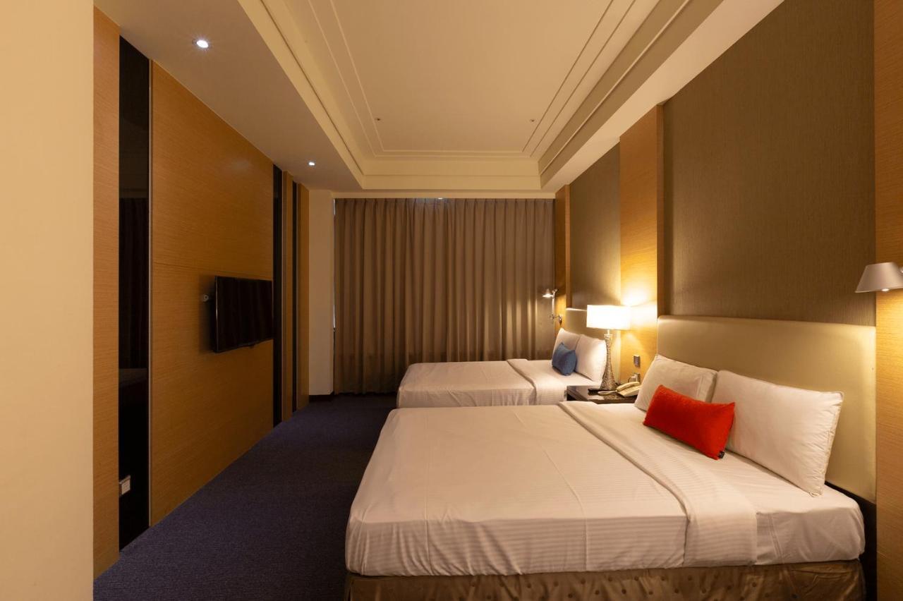 Ever Delightful Business Hotel Chiayi City Exteriör bild