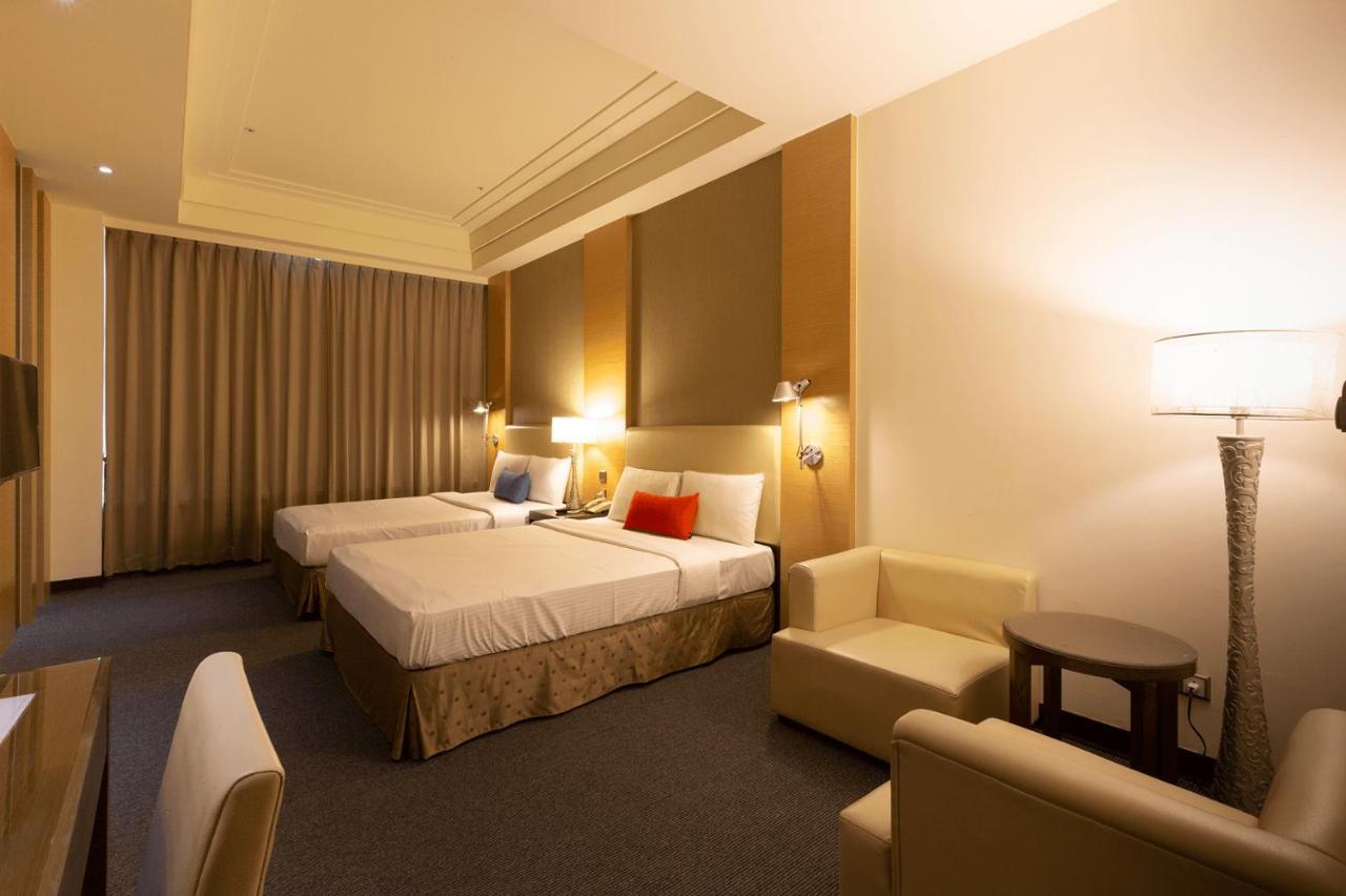 Ever Delightful Business Hotel Chiayi City Exteriör bild