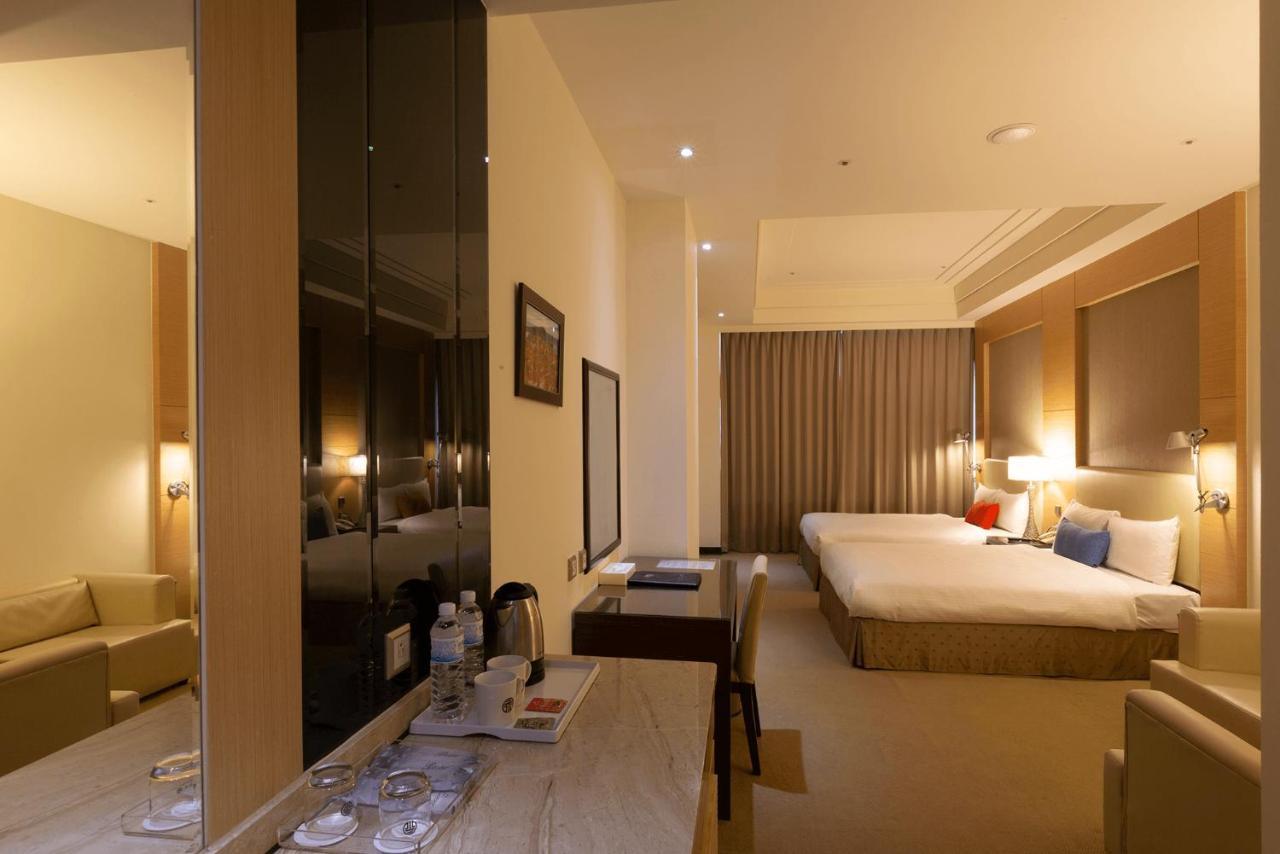 Ever Delightful Business Hotel Chiayi City Exteriör bild