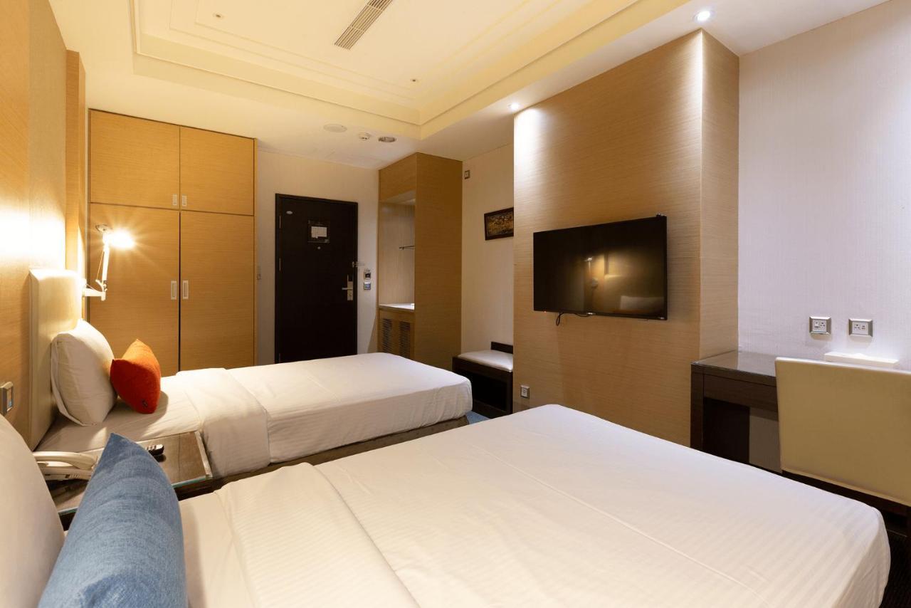 Ever Delightful Business Hotel Chiayi City Exteriör bild
