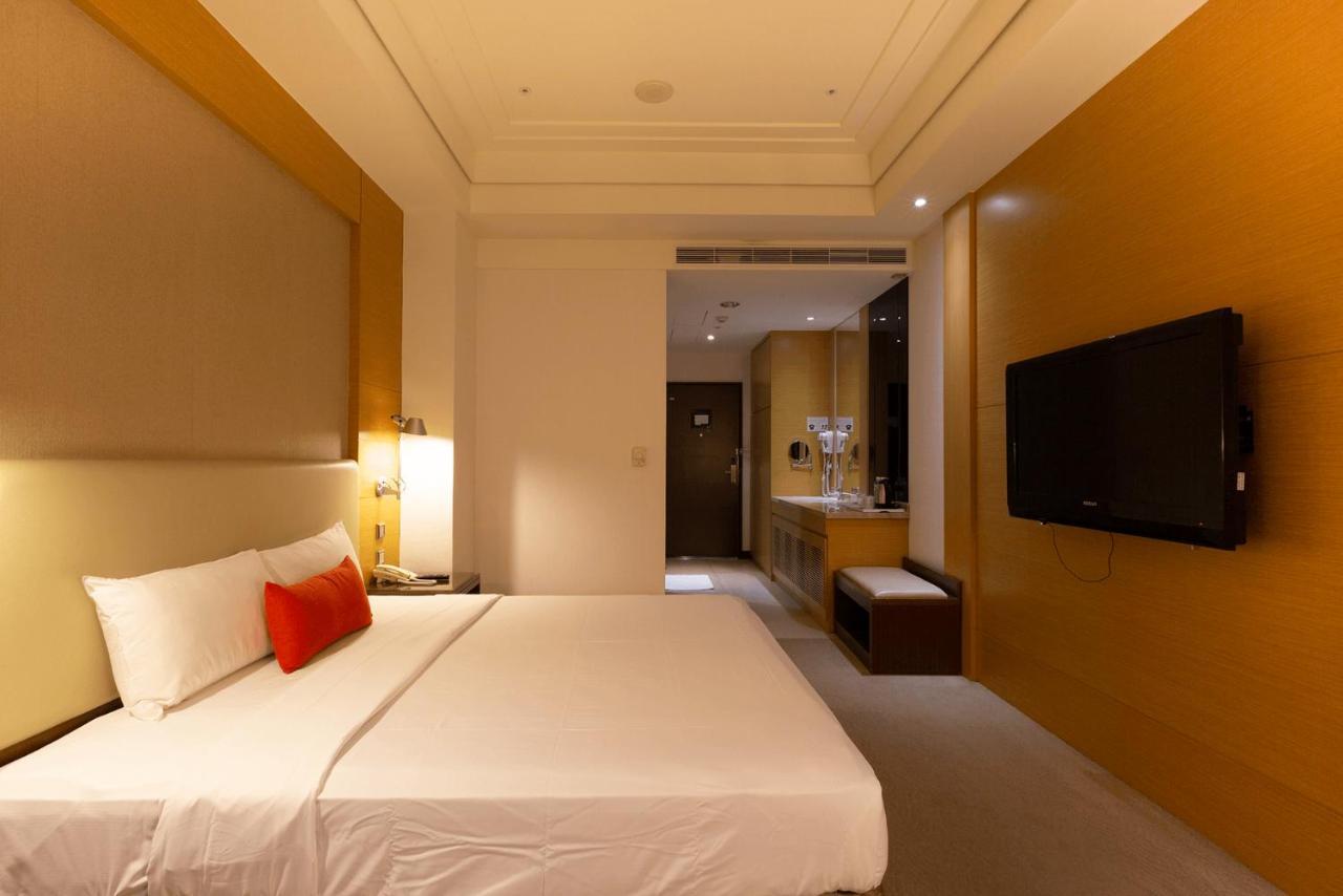 Ever Delightful Business Hotel Chiayi City Exteriör bild