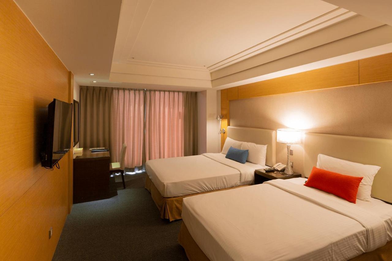 Ever Delightful Business Hotel Chiayi City Exteriör bild