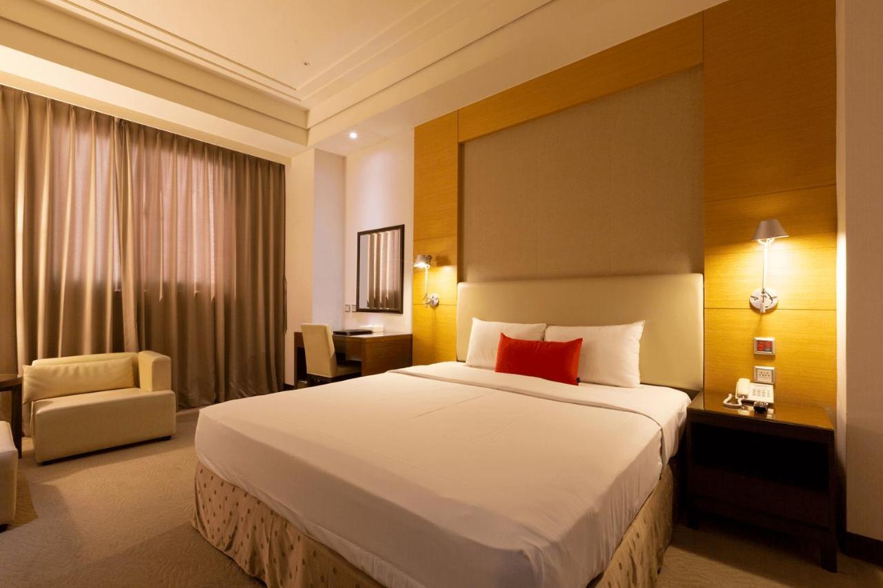 Ever Delightful Business Hotel Chiayi City Exteriör bild